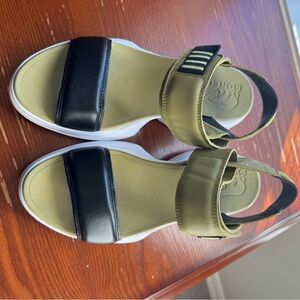 Sorel Olive and Black Sandals